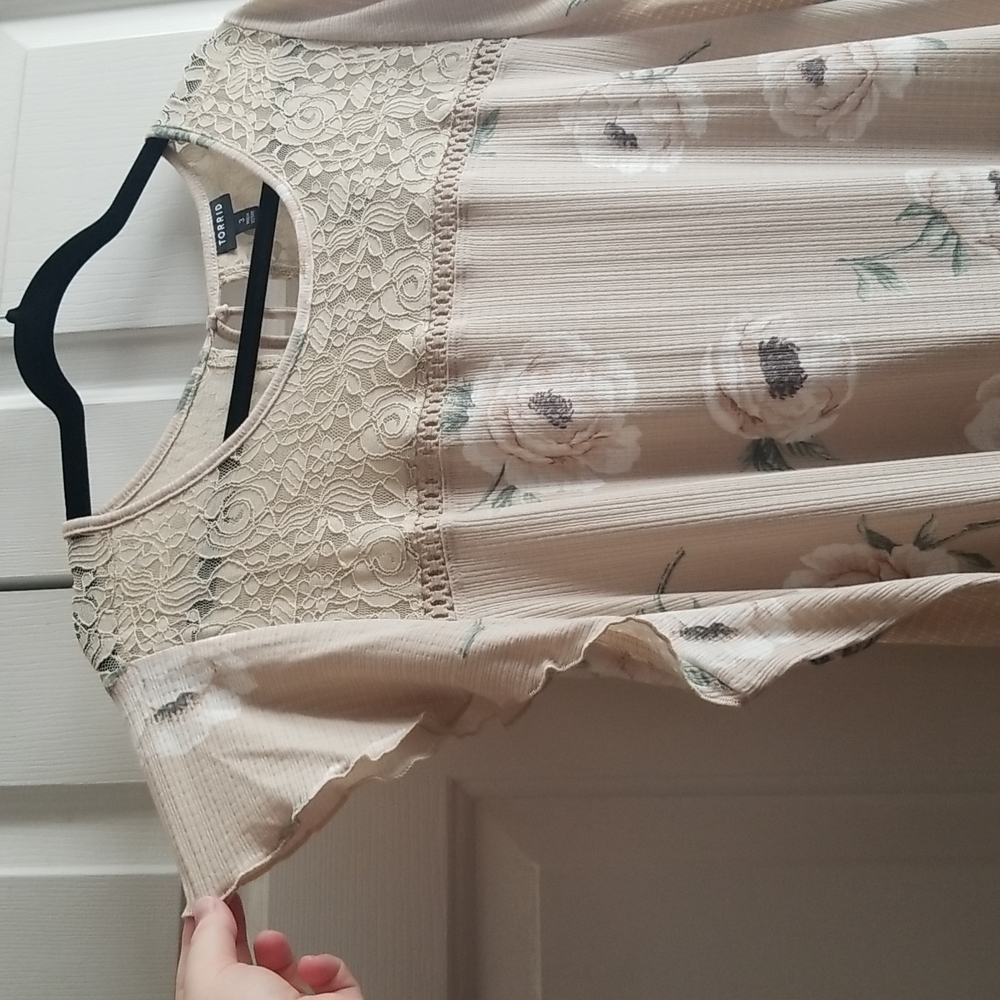 Torrid Top - Picture 4 of 11